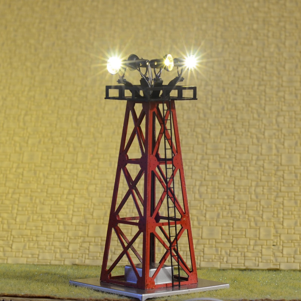 1 x HO tower light LED made yard light spot working assembled metal food #R2